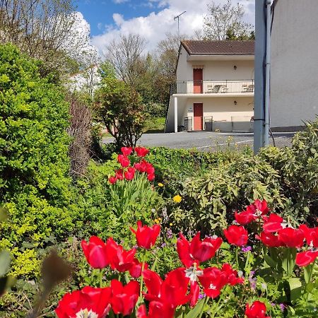Hotel Montespan Lussac-les-Chateaux Exterior photo