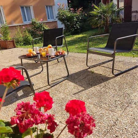 Hotel Montespan Lussac-les-Chateaux Exterior photo