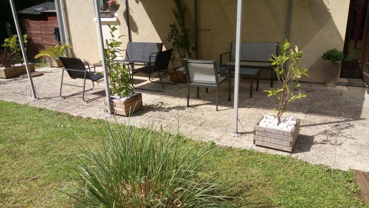 Hotel Montespan Lussac-les-Chateaux Exterior photo