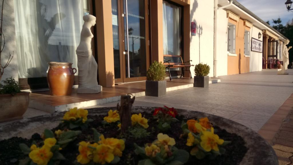 Hotel Montespan Lussac-les-Chateaux Exterior photo