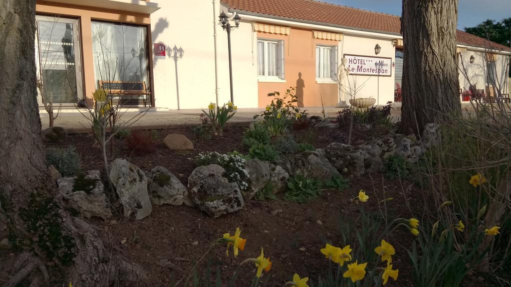 Hotel Montespan Lussac-les-Chateaux Exterior photo