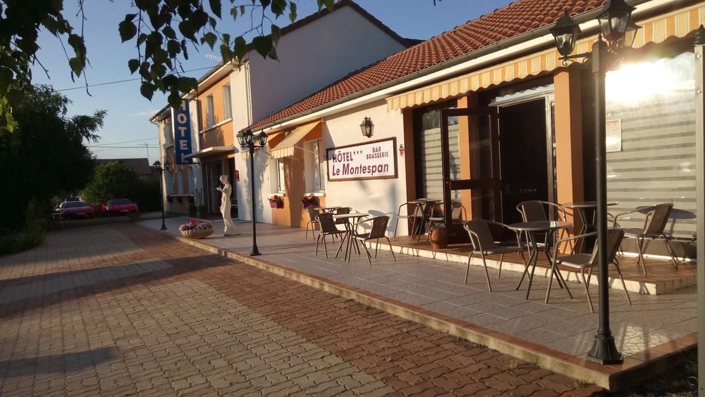 Hotel Montespan Lussac-les-Chateaux Exterior photo