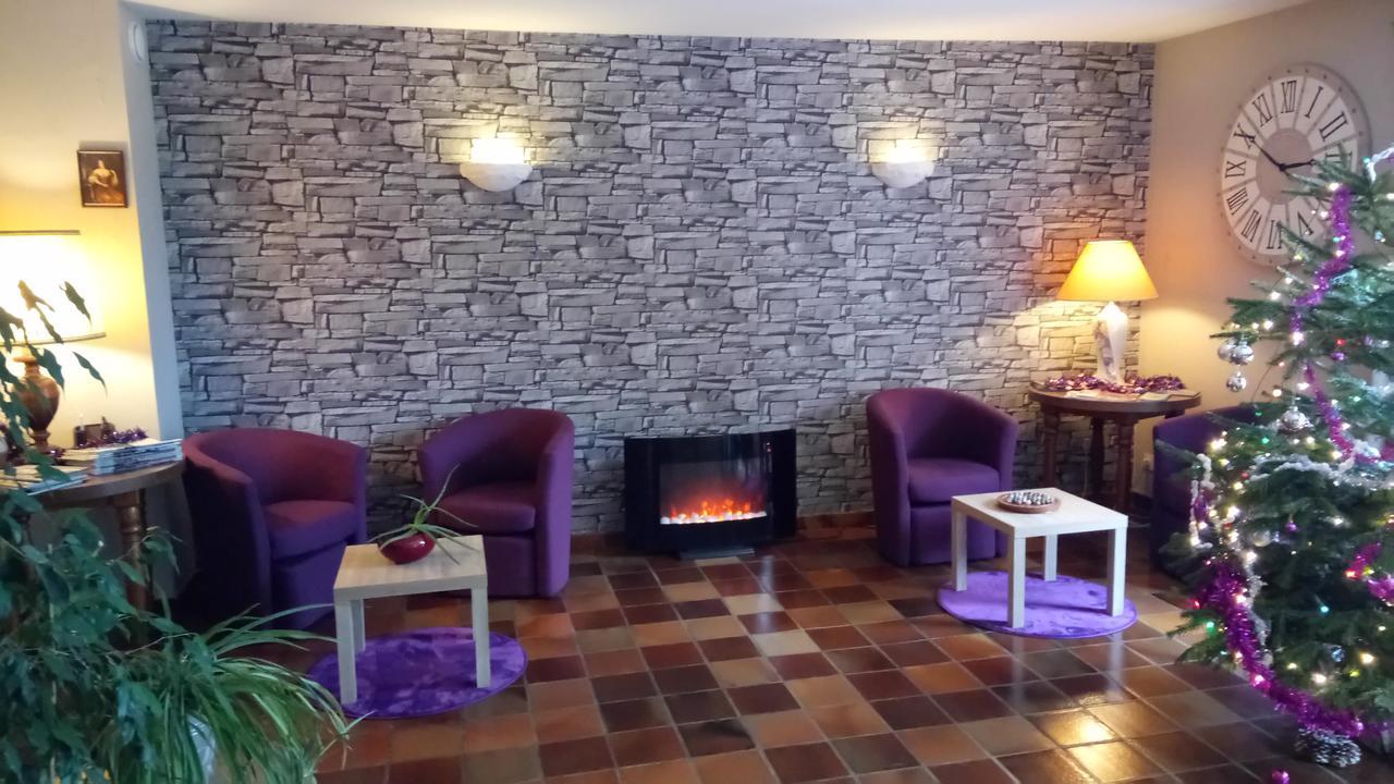 Hotel Montespan Lussac-les-Chateaux Exterior photo